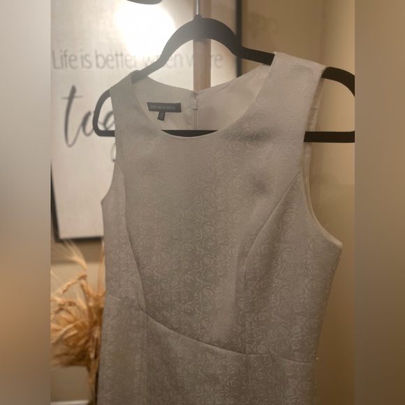 Jones Wear White Dress - Floral Patterned Fabric - Picture 6 of 13